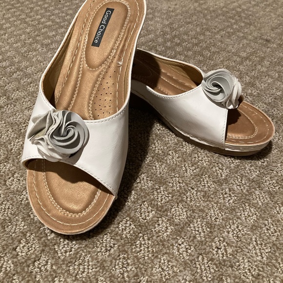 Good Choice Shoes - Good Choice size 9 wedge slip on summer shoe